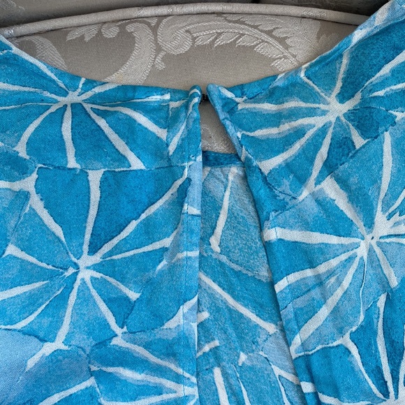 RVCA Sheer Patterned Top Blue White Tie Open Back - Picture 5 of 6